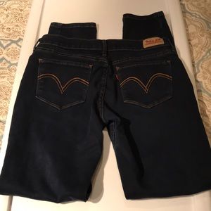 Levi jeans dark denim size 9